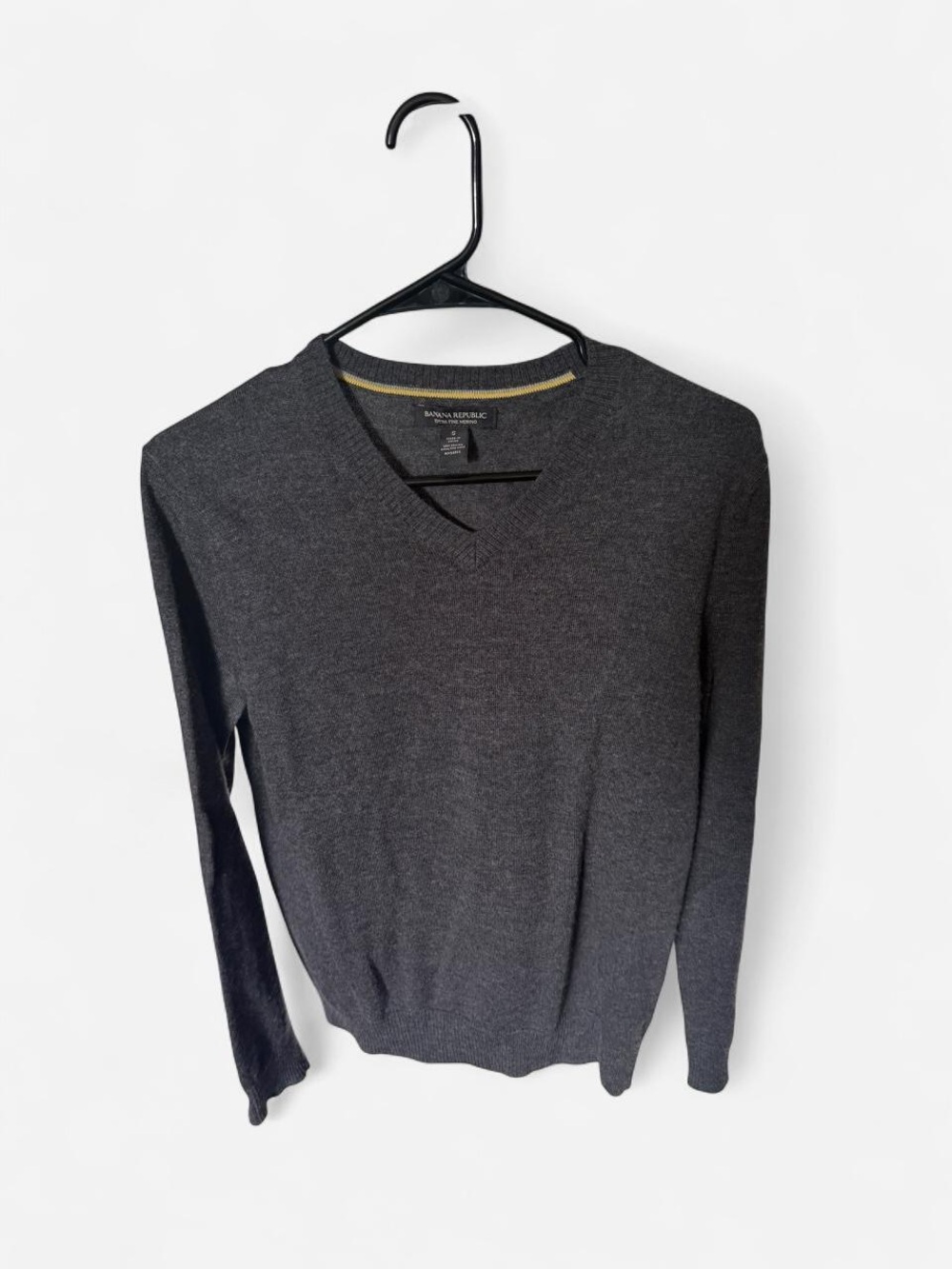 Banana Republic Men's Charcoal Gray V-Neck Sweater Merino Wool